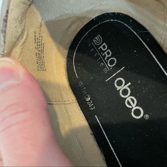 Abeo Grey Leather Laser Cut Round Toe Slip On Flats Womens 7 Comfort Shoes - Picture 6 of 9